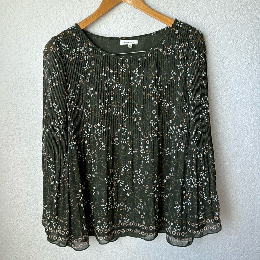 MAX STUDIO Women’s Sz: Large Fall Green floral long sleeve top
